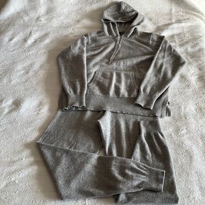 Cashmere set, hoddie and joggers saks fifth avenue